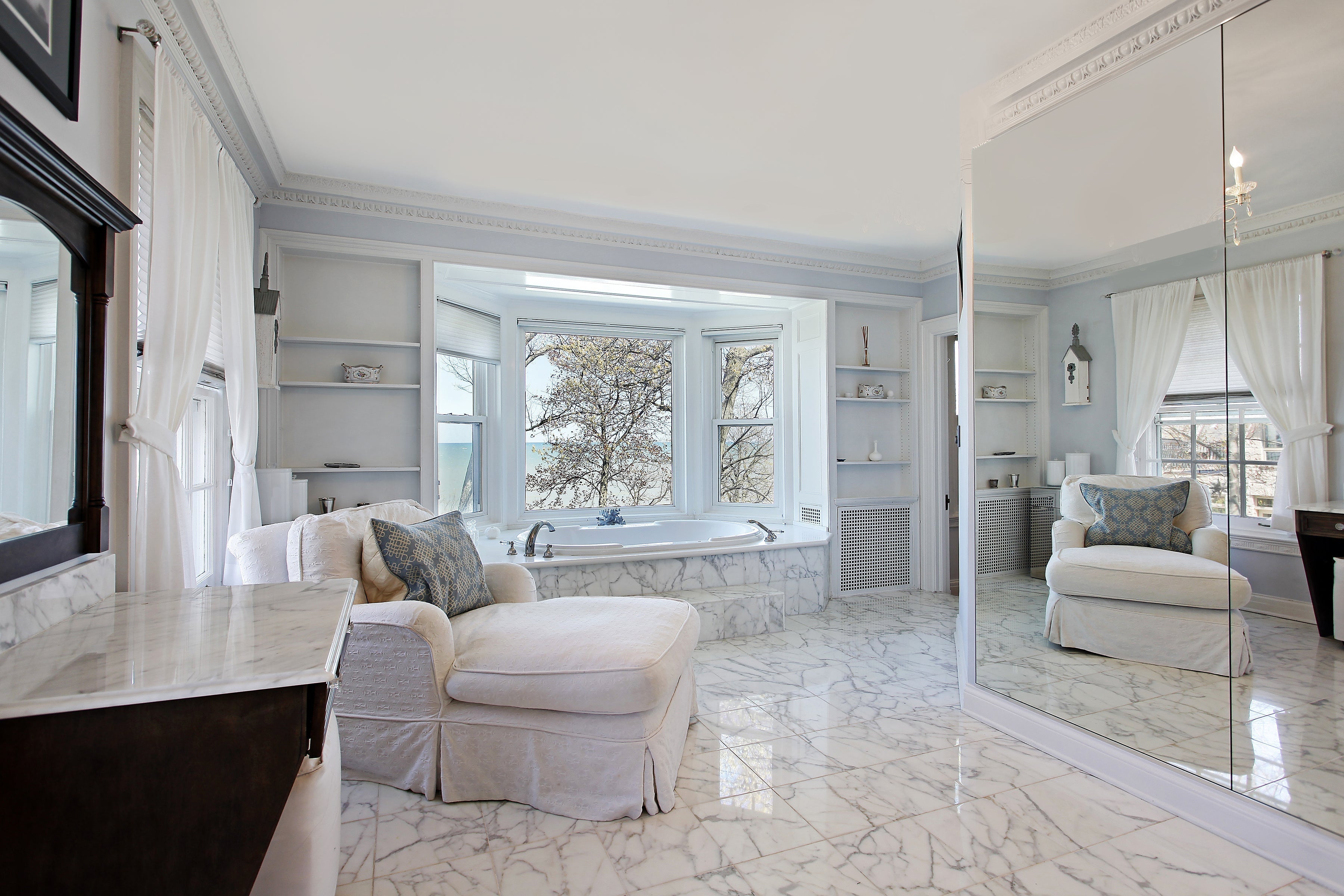 Jaki żyrandol do łazienki, czyli pomieszczenia o większym stopniu wilgotności?