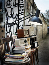 Arki | Klasyczna lampa biurkowa z ruchomym ramieniem i głowicą do zawieszenia na ścianie | Design For The People