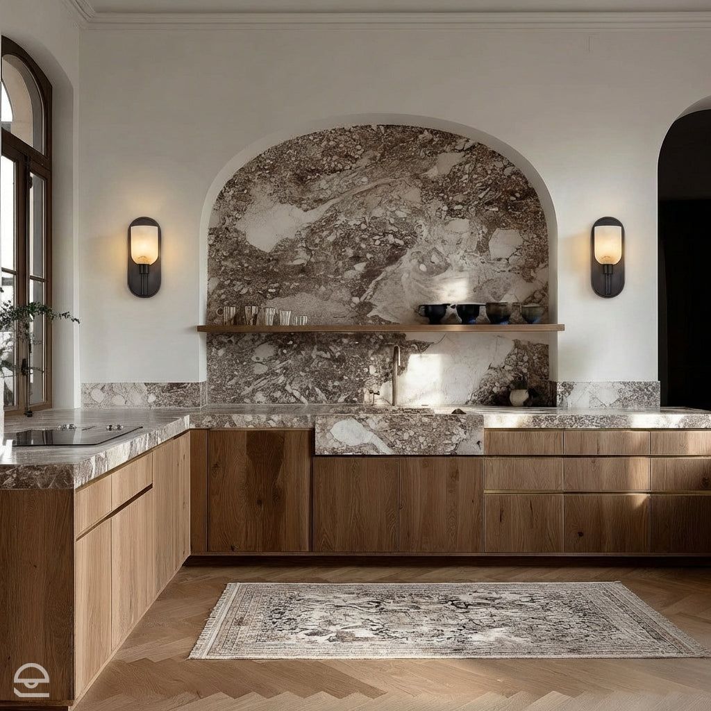 Lucian – kinkiet z naturalnego alabastru, miejski brąz