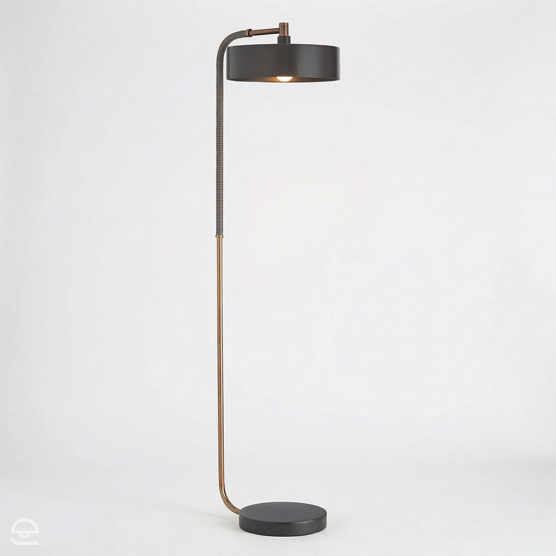 Aaron – lampa podłogowa łukowa, czarny marmur i skóra