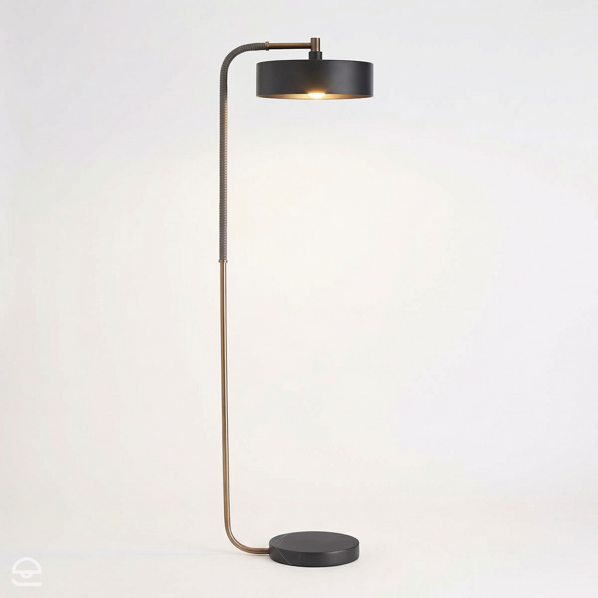 Aaron – lampa podłogowa łukowa, czarny marmur i skóra