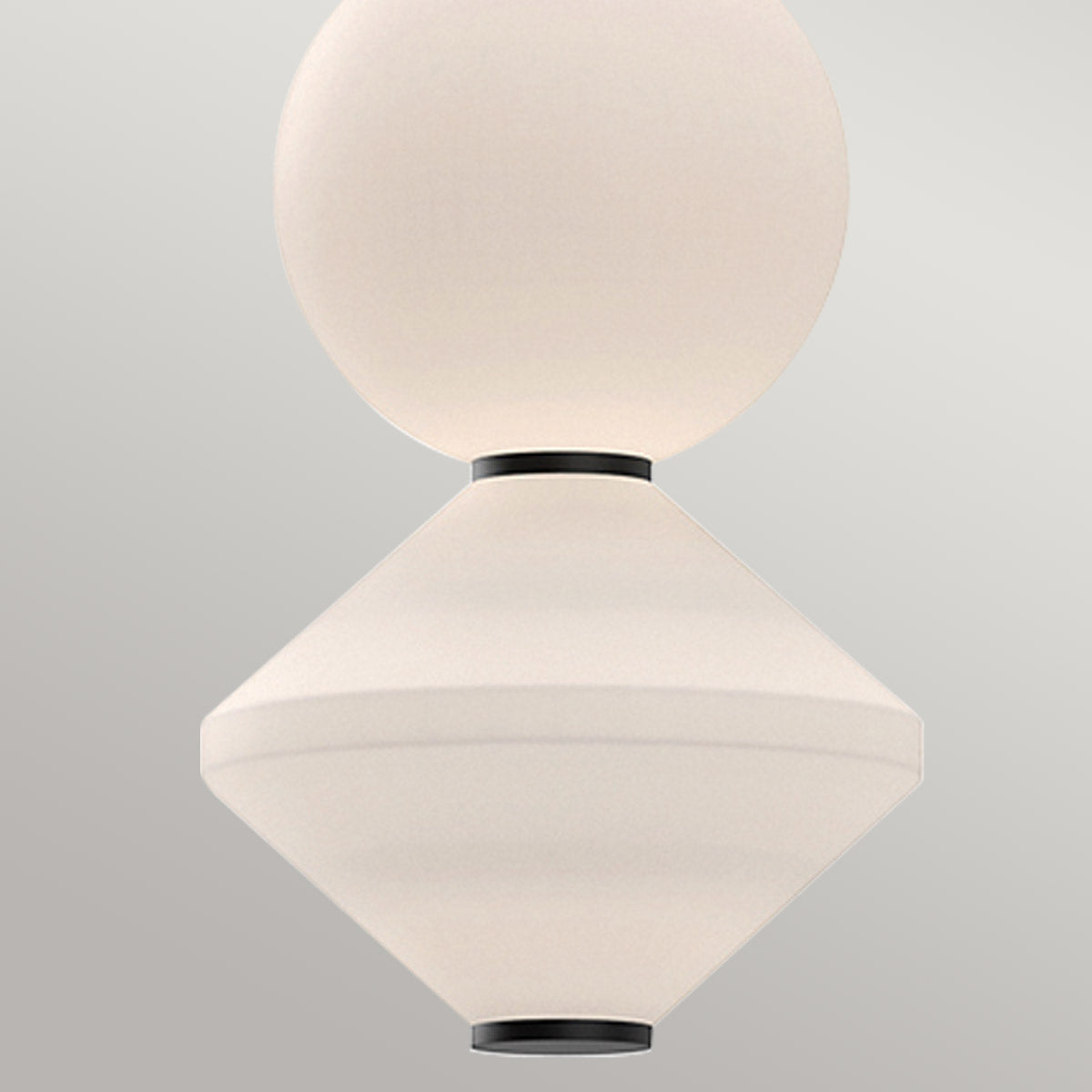 Bijou – geometryczna lampa wisząca LED ze szkłem opalowym, matowa czerń Ø20