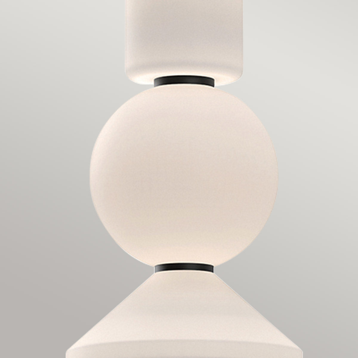 Bijou – geometryczna lampa wisząca LED ze szkłem opalowym, matowa czerń Ø20