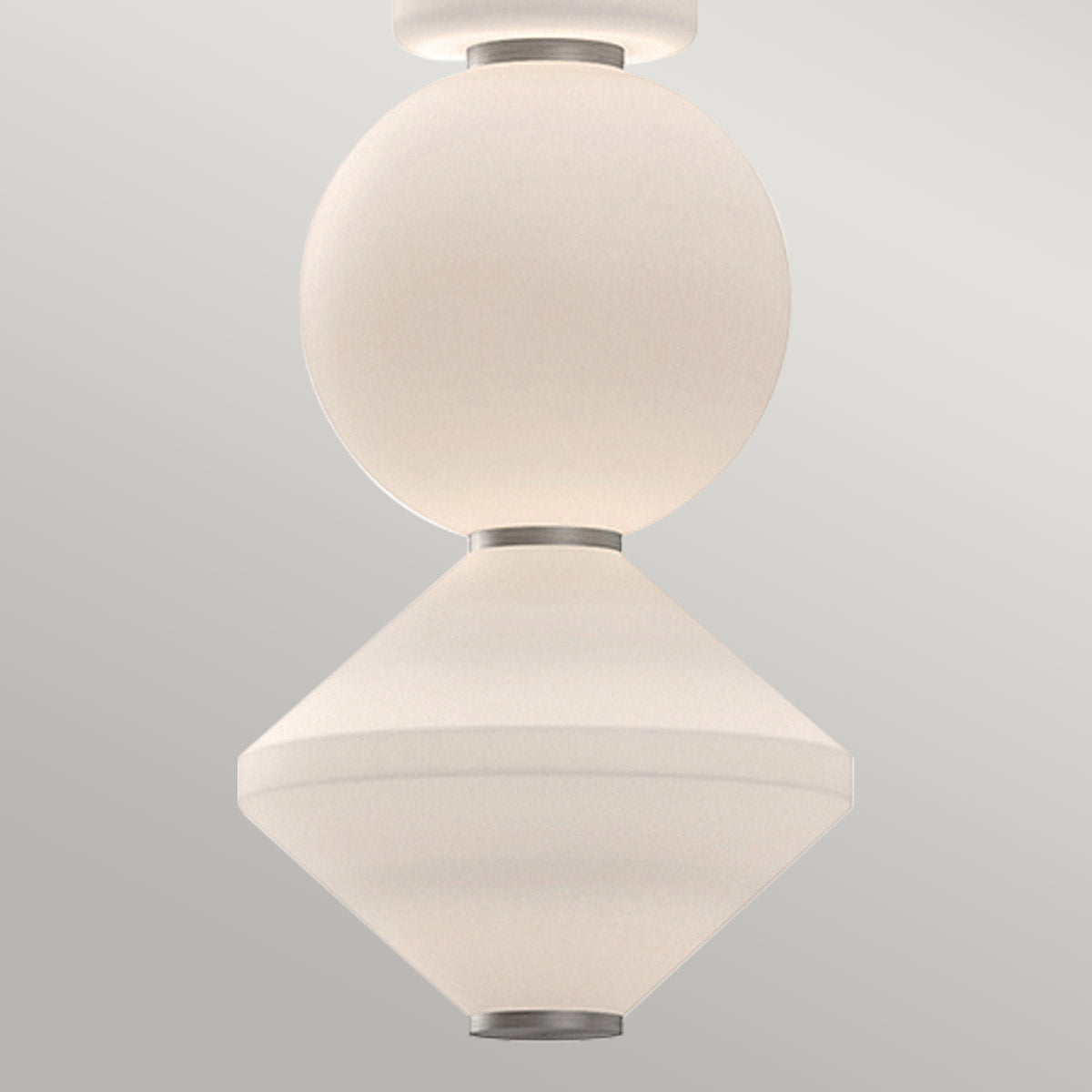 Bijou – geometryczna lampa wisząca LED ze szkłem opalowym, szczotkowany nikiel Ø20