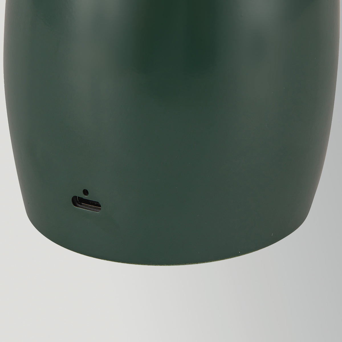Poppy Small – bezprzewodowa lampa stołowa LED z aluminium, ciemnozielona Ø23