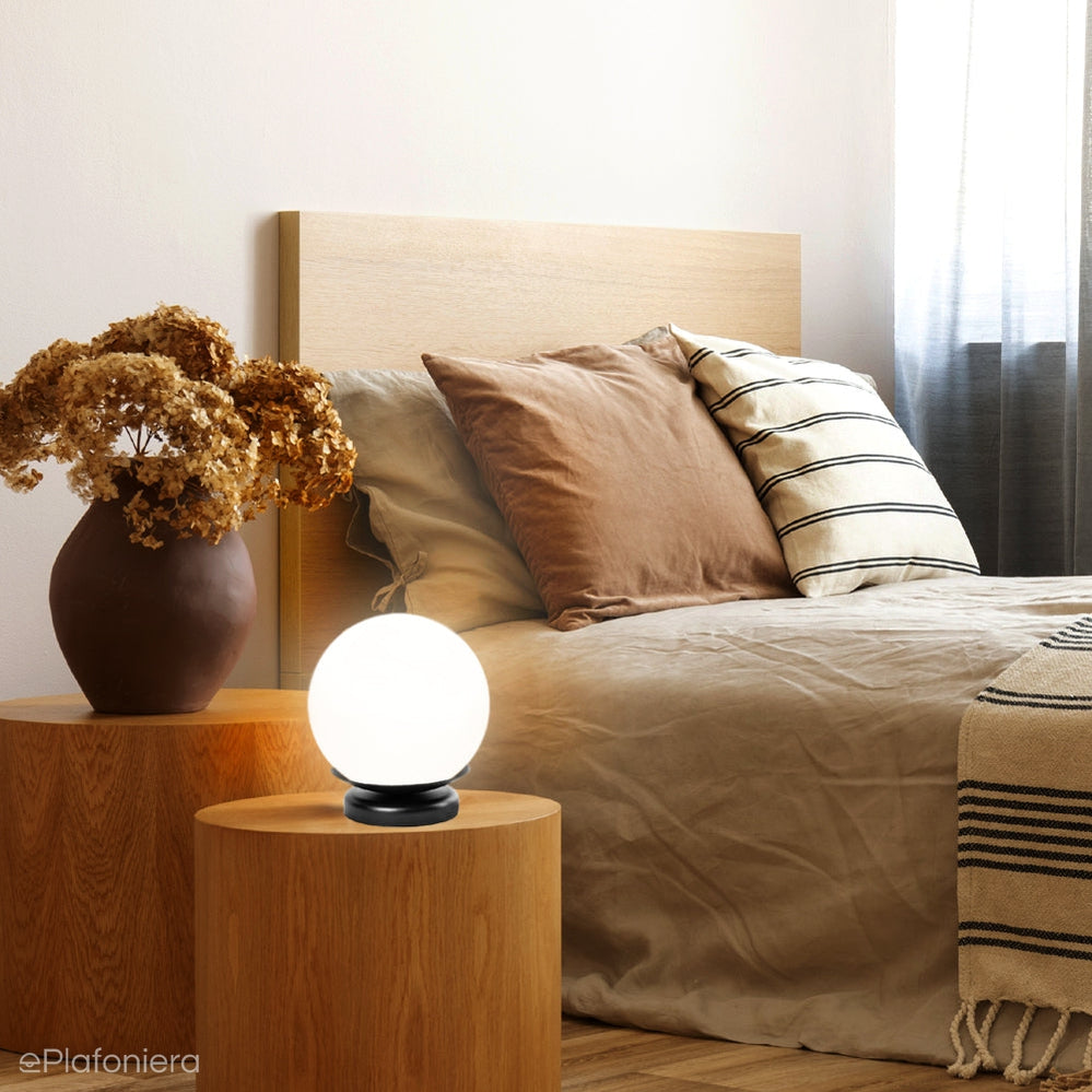 Biała kula, minimalistyczna lampa stołowa z przewodem Kuul ST Ummo