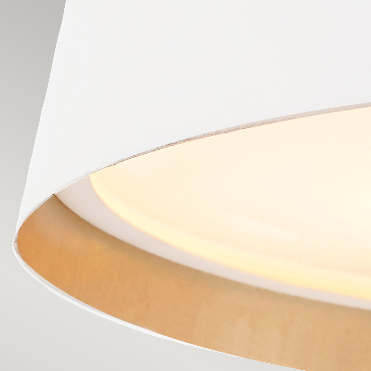 Biała lampa sufitowa dobrze oświetlająca, metalowa do salonu kuchni 3xE14, Feiss (Asher)