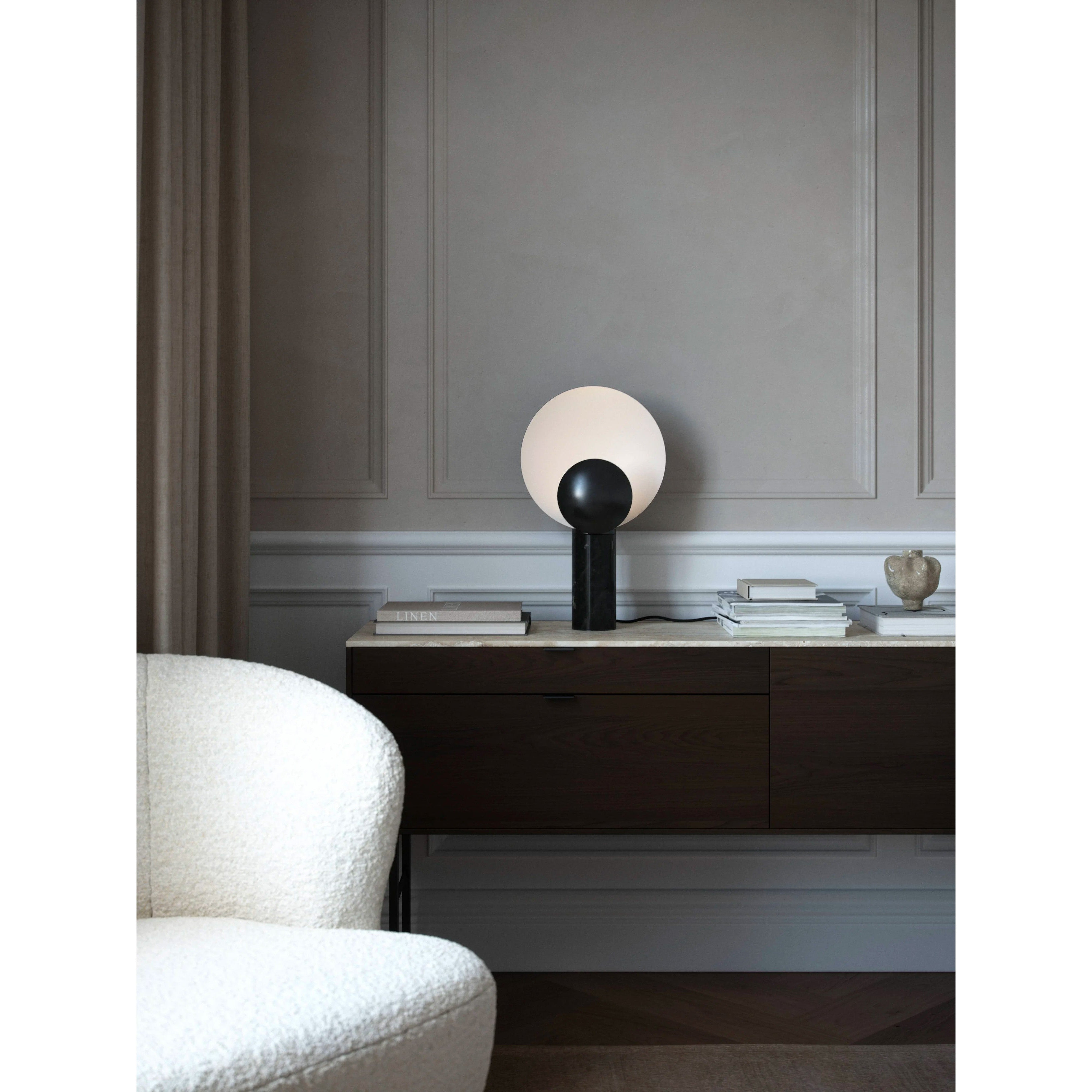 Cache | Lampa stołowa czarna z marmurem | Matt Black, Design For The People