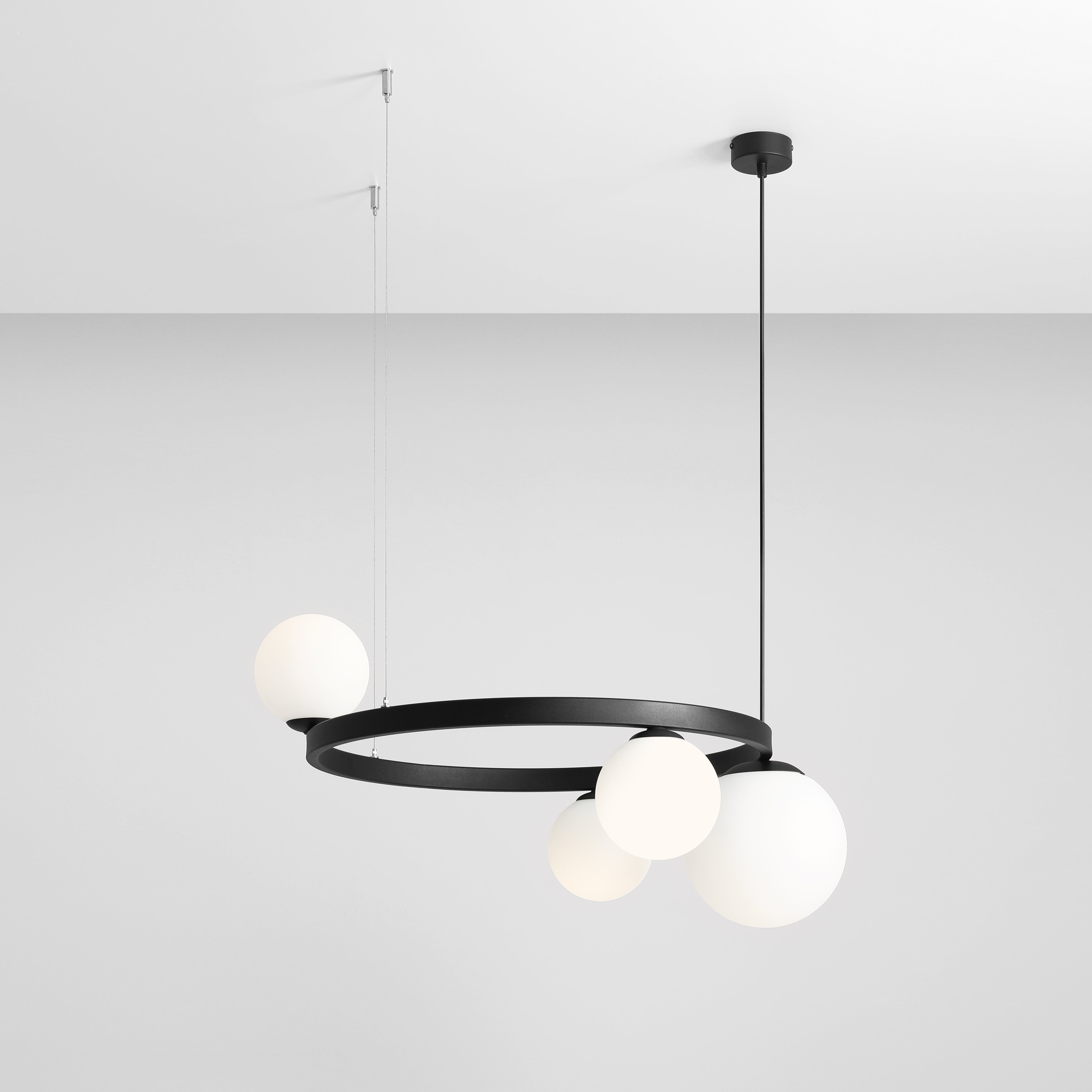 Czarna lampa wisząca - żyrandol, mleczne kule 14cm/20cm (E14/E27) Aldex (Garda) 1099L1-R
