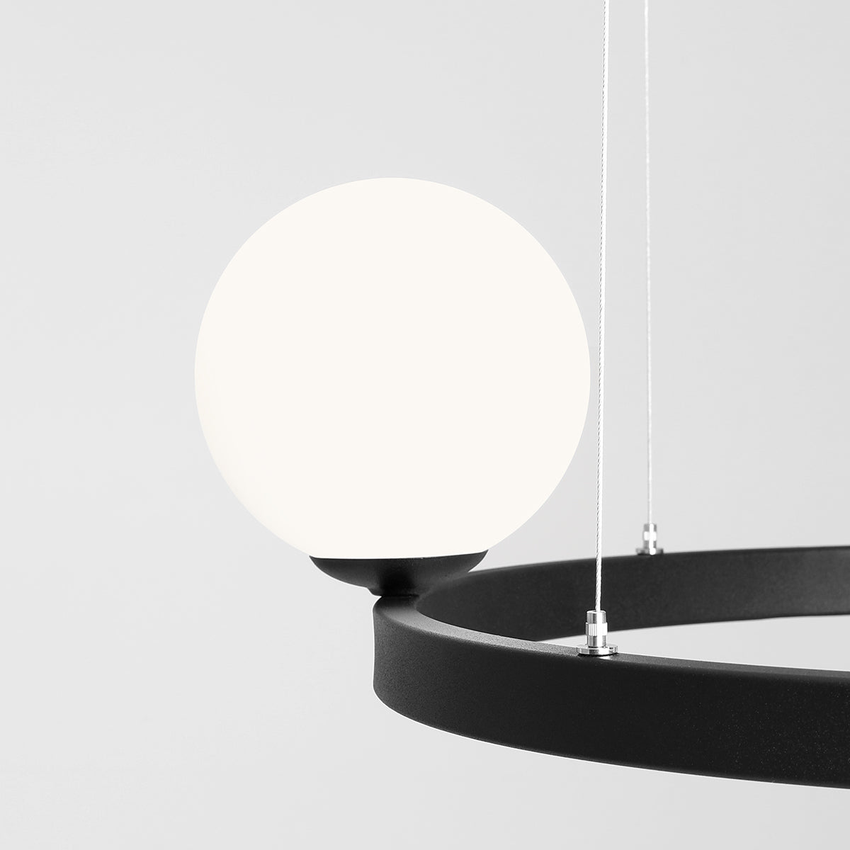 Czarna lampa wisząca - żyrandol, mleczne kule 14cm/20cm (E14/E27) Aldex (Garda) 1099L1-R