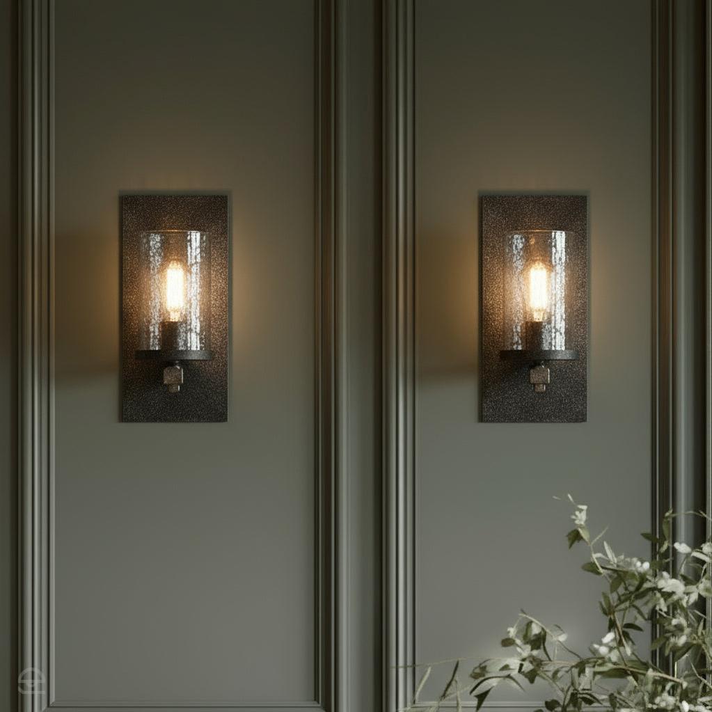 Kinkiet industrialny Angelo z falowanym szklanym kloszem – ciemne żelazo i dąb