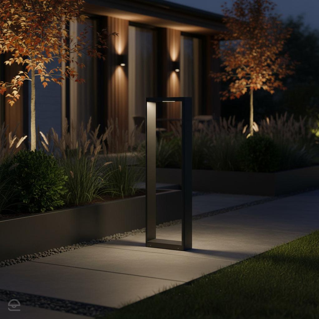 Zewnętrzna lampa ogrodowa stojąca Form B ramka LED z IP65 (ciemny popiel)