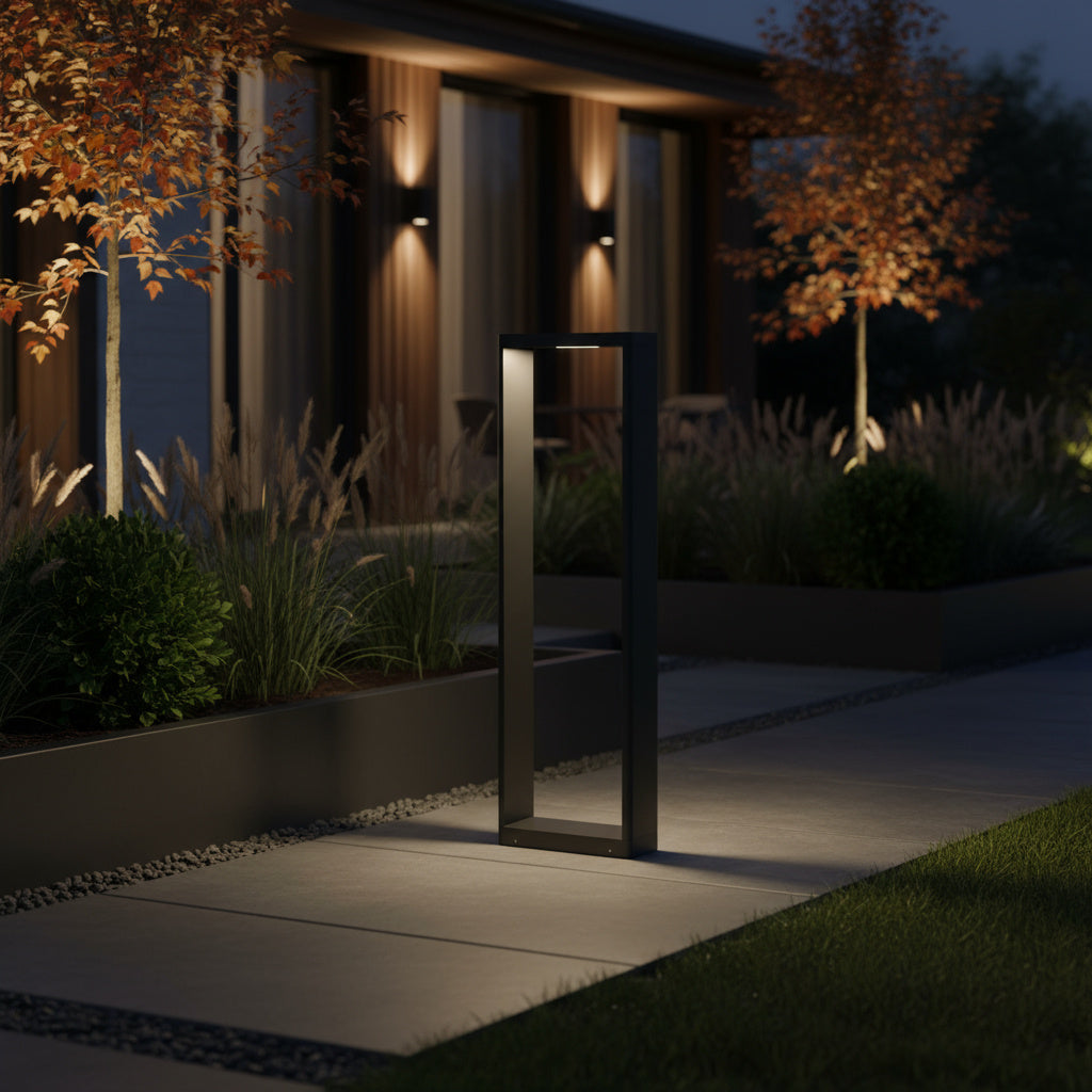 Zewnętrzna lampa ogrodowa stojąca Form B ramka LED z IP65 (ciemny popiel)