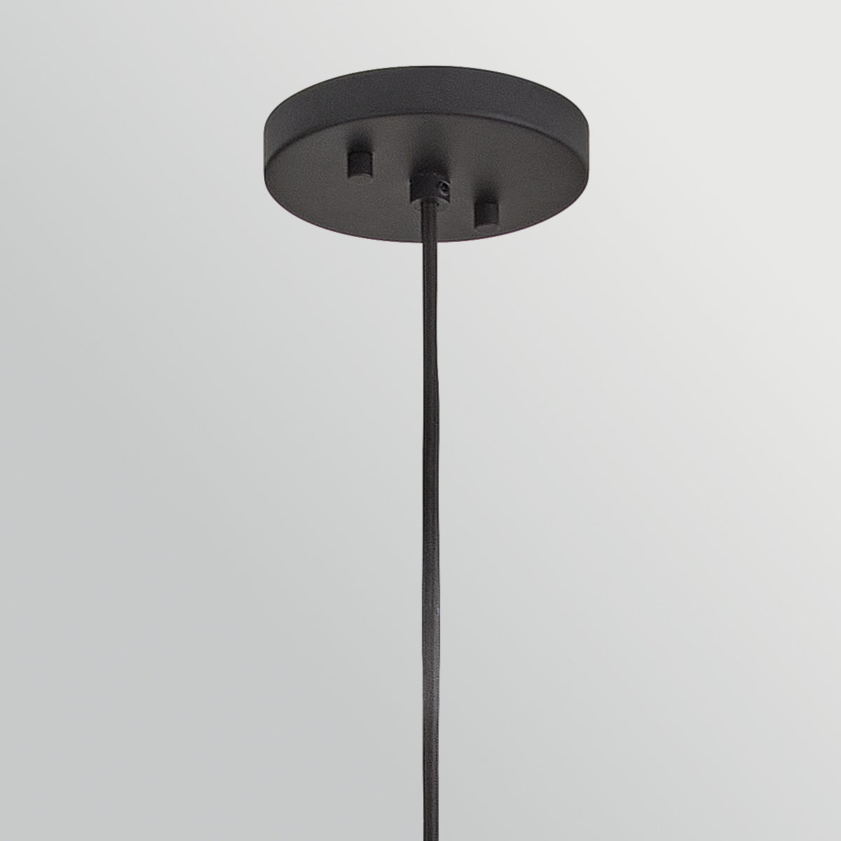Arlen Extra Large – rattanowa lampa wisząca ze szkłem opalowym, czarna IP44 Ø76