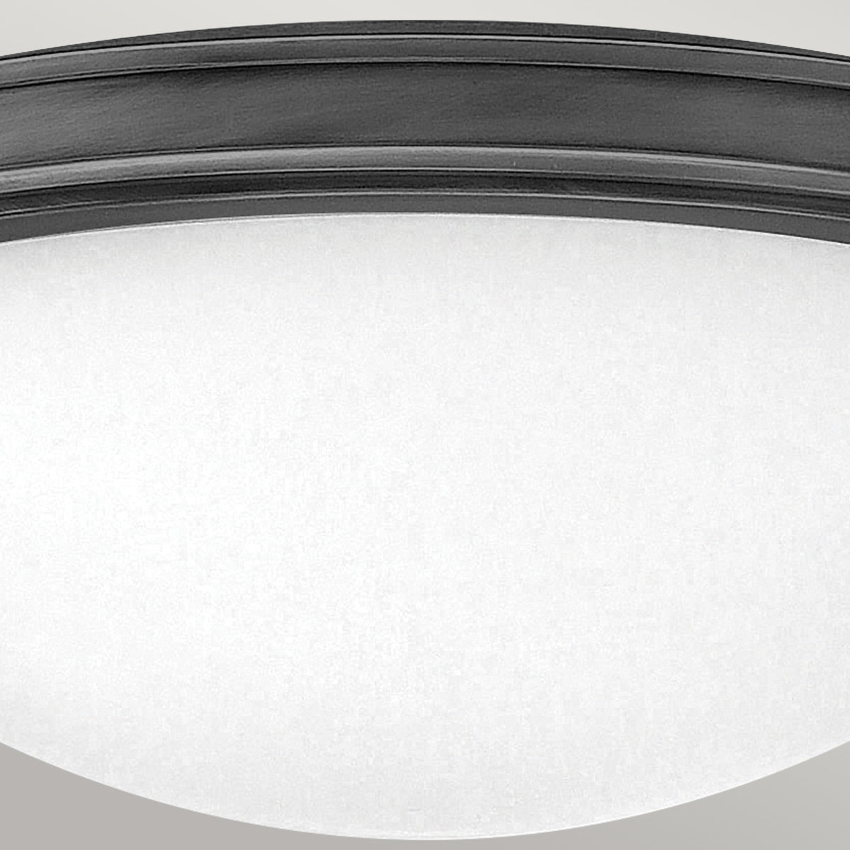 Collier Medium – plafon z opalowym szkłem w stylu lat 50., oksydowana czerń Ø48
