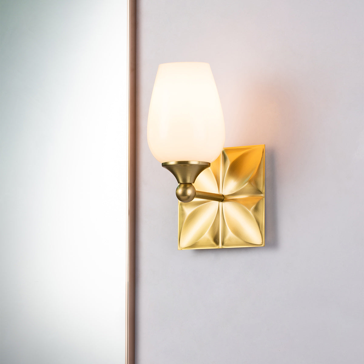 Kinkiet Epsilon - 1 źródło światła - Postarzany mosiądz, Quintiesse - ePlafoniera.pl