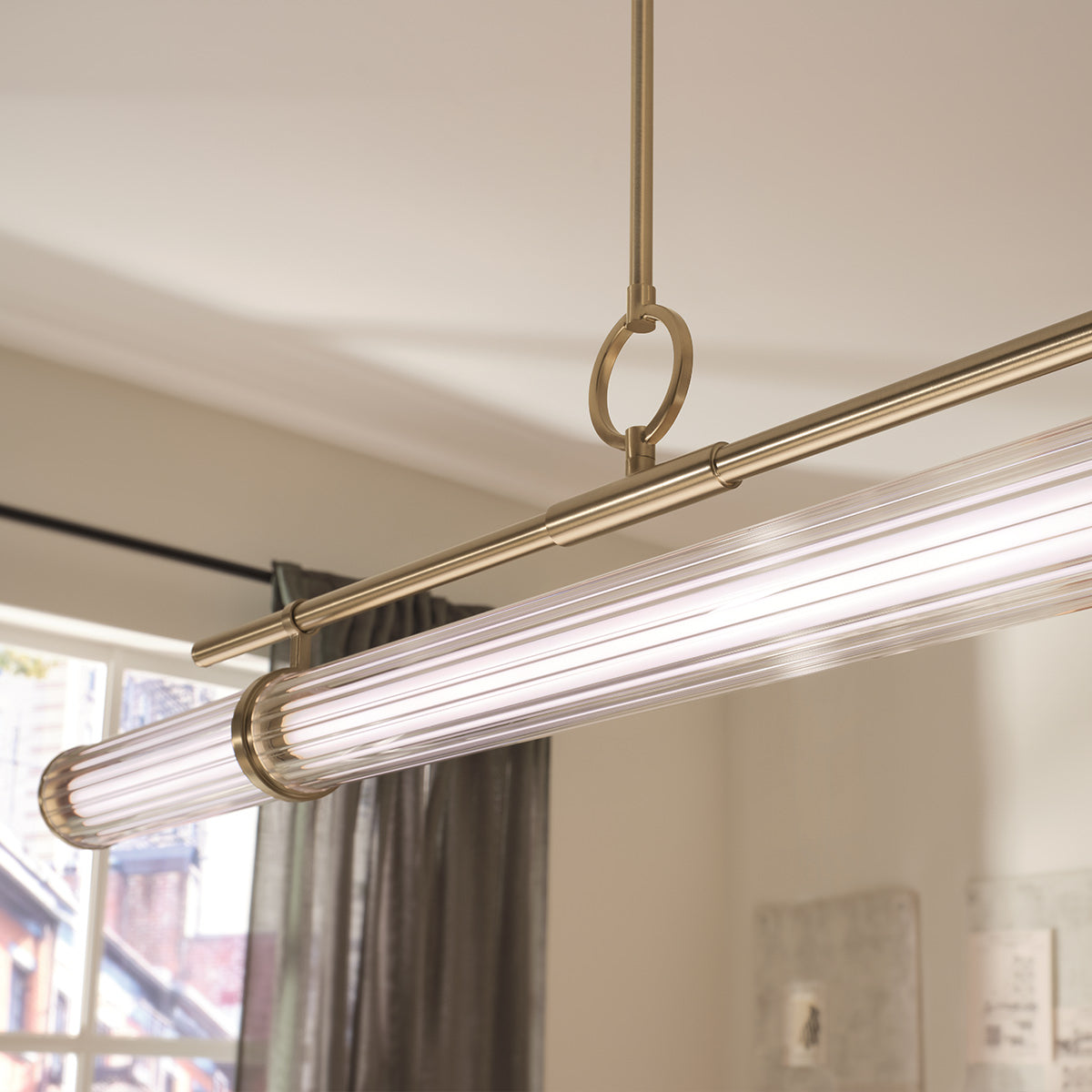 Riven – liniowa lampa wisząca ze szkłem ryflowanym, szampański brąz