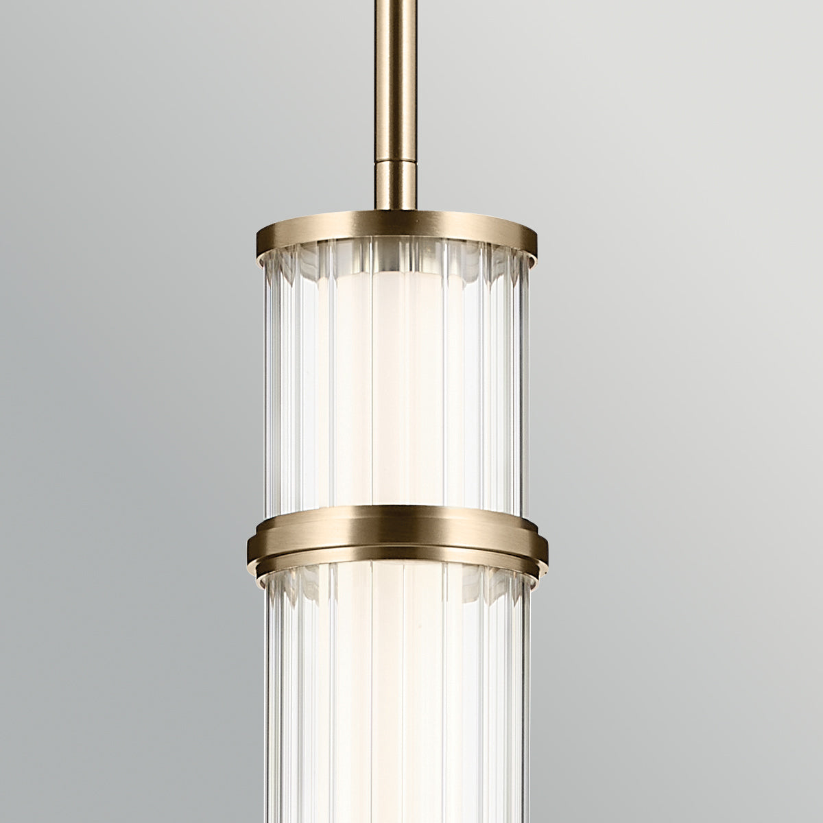 Riven – smukła lampa wisząca z ryflowanym szkłem, szampański brąz