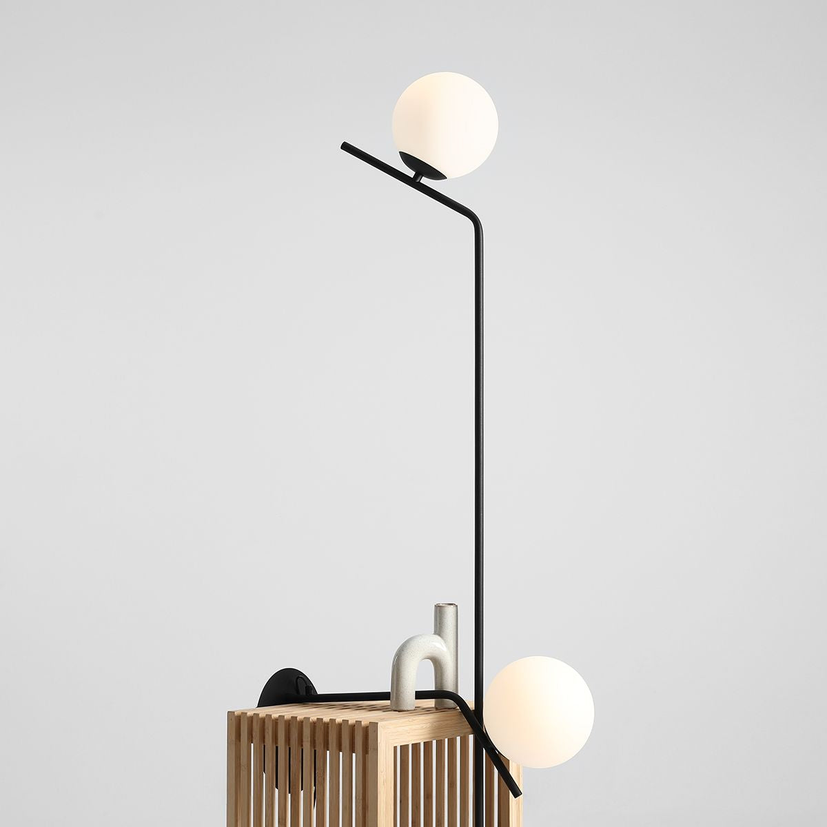 Lampa podłogowa, czarna Gallia Floor Black - Aldex, jedna mleczna kula 20cm (E27) 1095A1