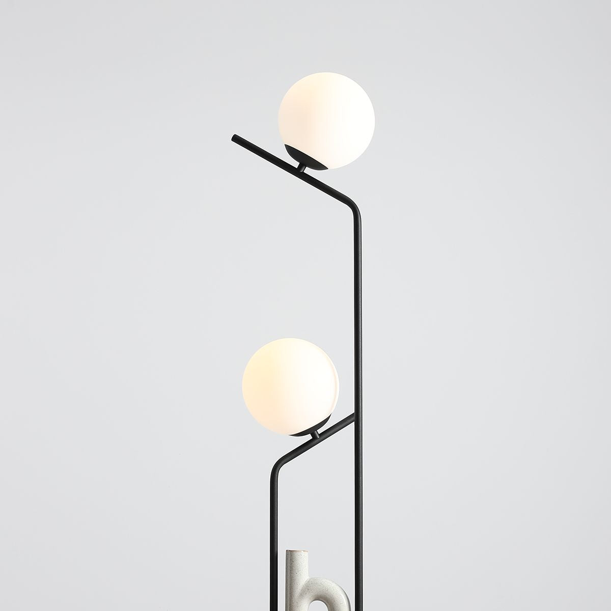 Lampa podłogowa, czarna Gallia Floor Black - Aldex, jedna mleczna kula 20cm (E27) 1095A1