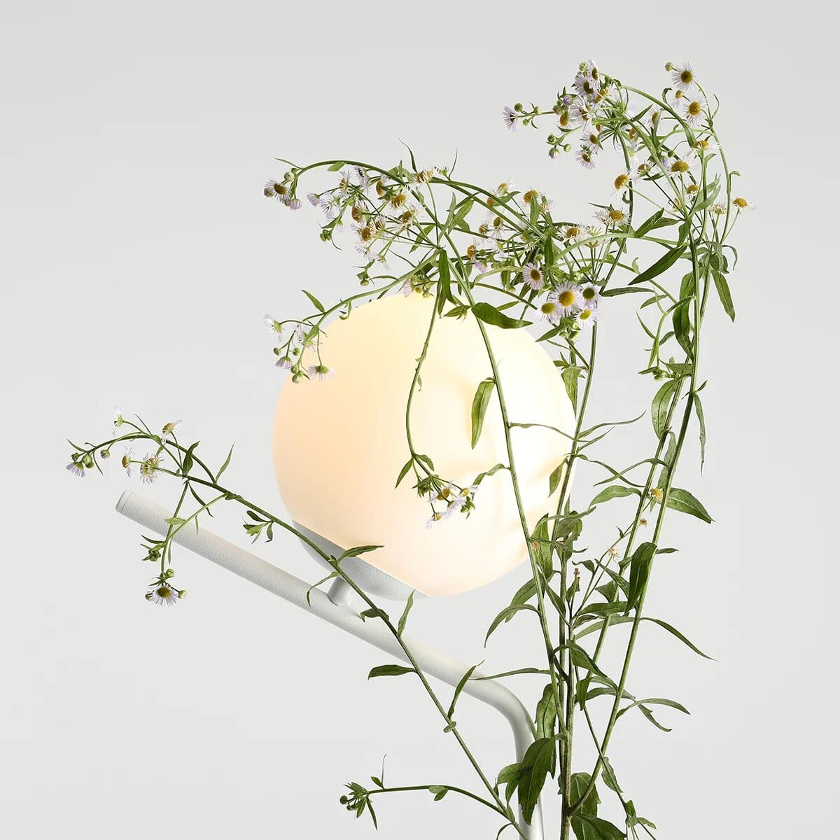 Lampa podłogowa Gallia Floor White - Aldex, biała, jedna mleczna kula 20cm (E27) 1095A