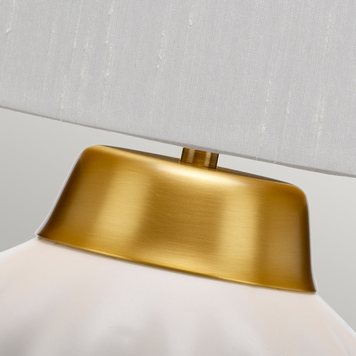 Lampa stołowa Bexley - 1 źródło światła - Biała/ Szczotkowany mosiądz , Quintiesse - ePlafoniera.pl