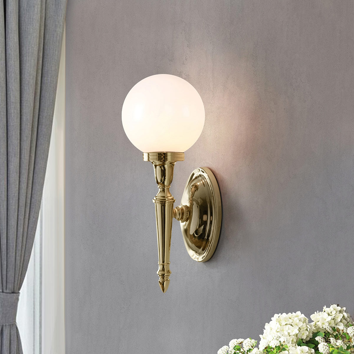 Lampa szklana Dryden / kinkiet do łazienki - kulka (chrom/mosiądz/nikiel) - Elstead (G9 1x4W)