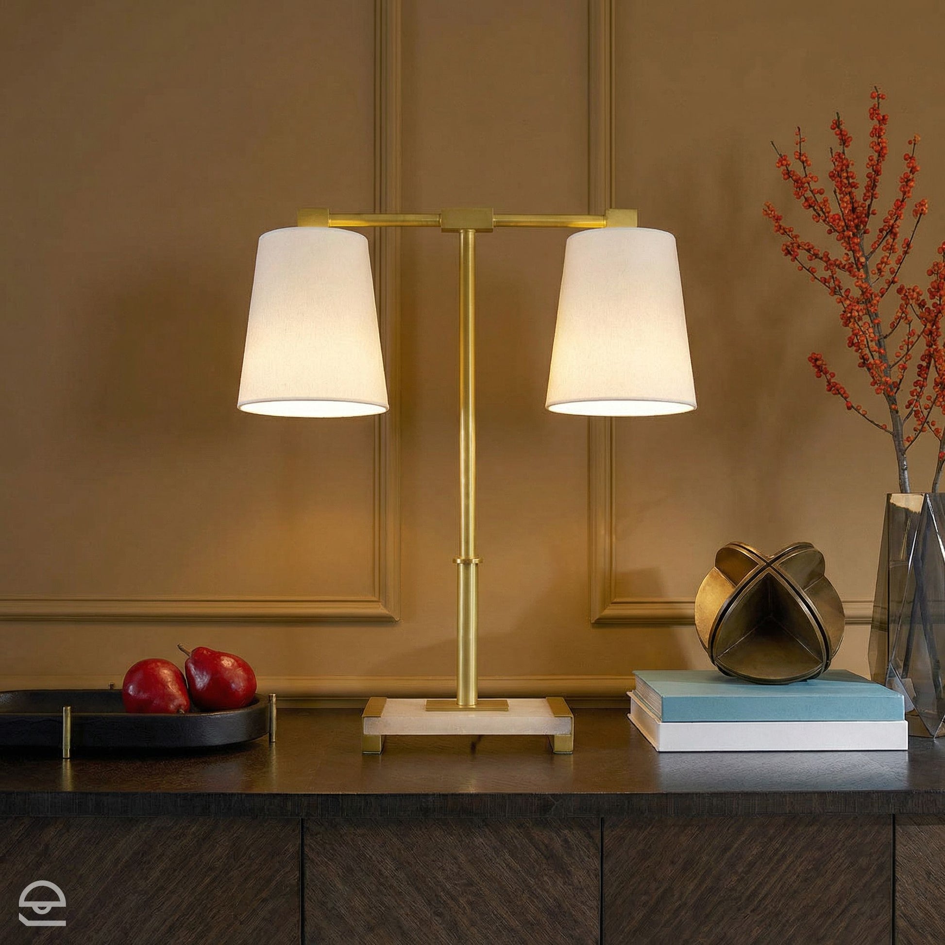 Messina – lampa stołowa z lnianymi kloszami, mosiądz i alabaster