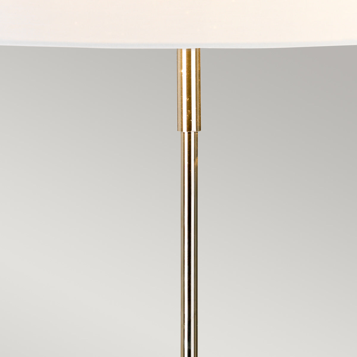 Nowoczesna lampa stołowa Vicenza z bawełnianym abażurem - Elstead, 65cm, (nikiel - biała) do salonu / sypialni / gabinetu (1xE27)