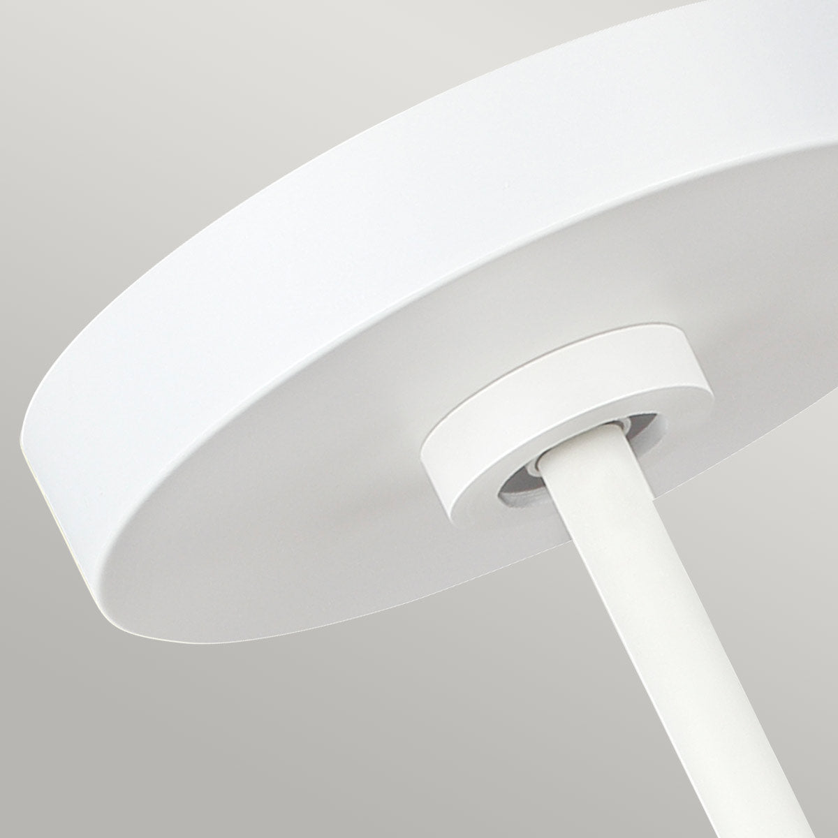 Nowoczesna metalowa lampa nad stół do salonu sypialni (biała) 1xE27, Feiss (Brisbin)