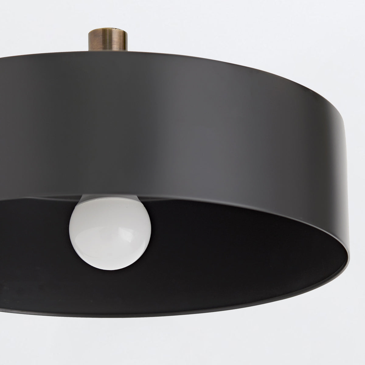 Aaron – lampa podłogowa łukowa, czarny marmur i skóra