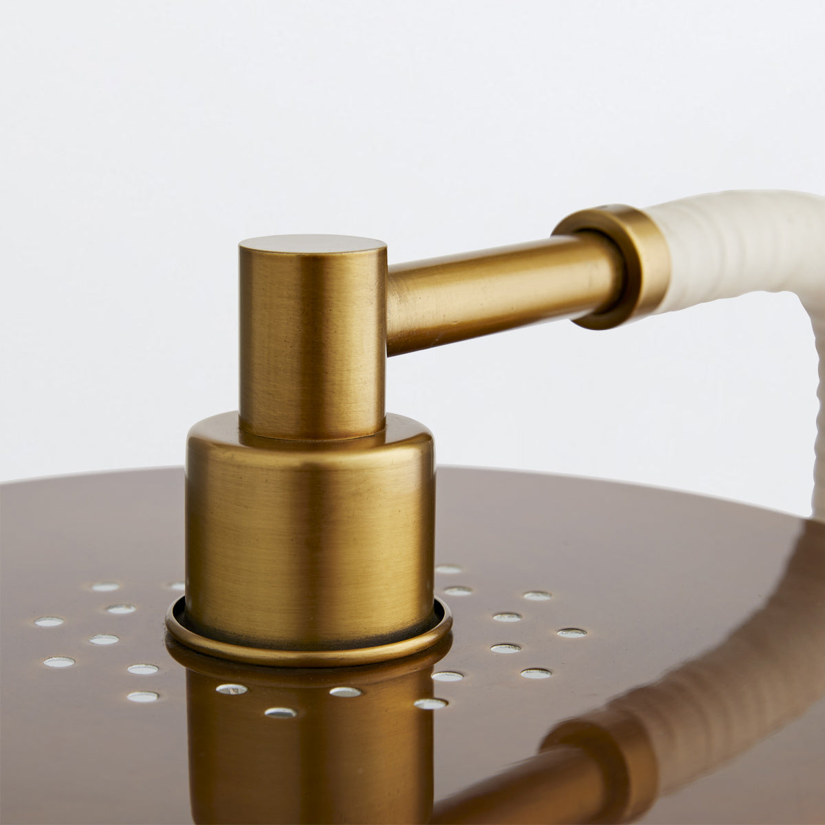 Aaron – lampa stołowa z białym marmurem i antycznym brązem