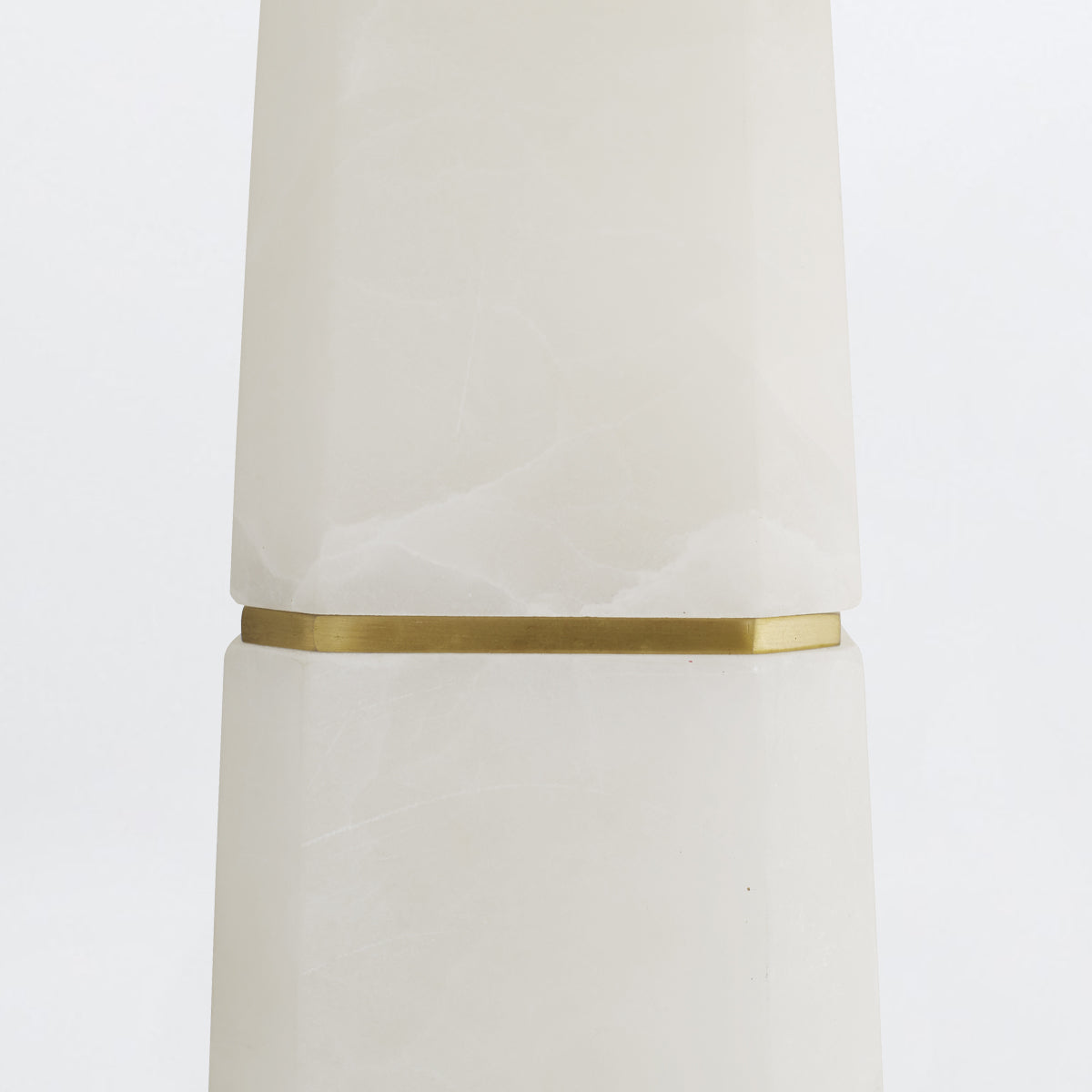 Dosman – lampa stołowa z alabastru, antyczny mosiądz