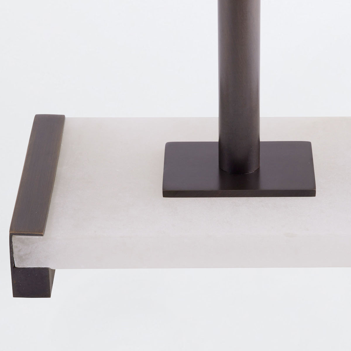 Messina – lampa stołowa z lnianymi kloszami, brąz i alabaster