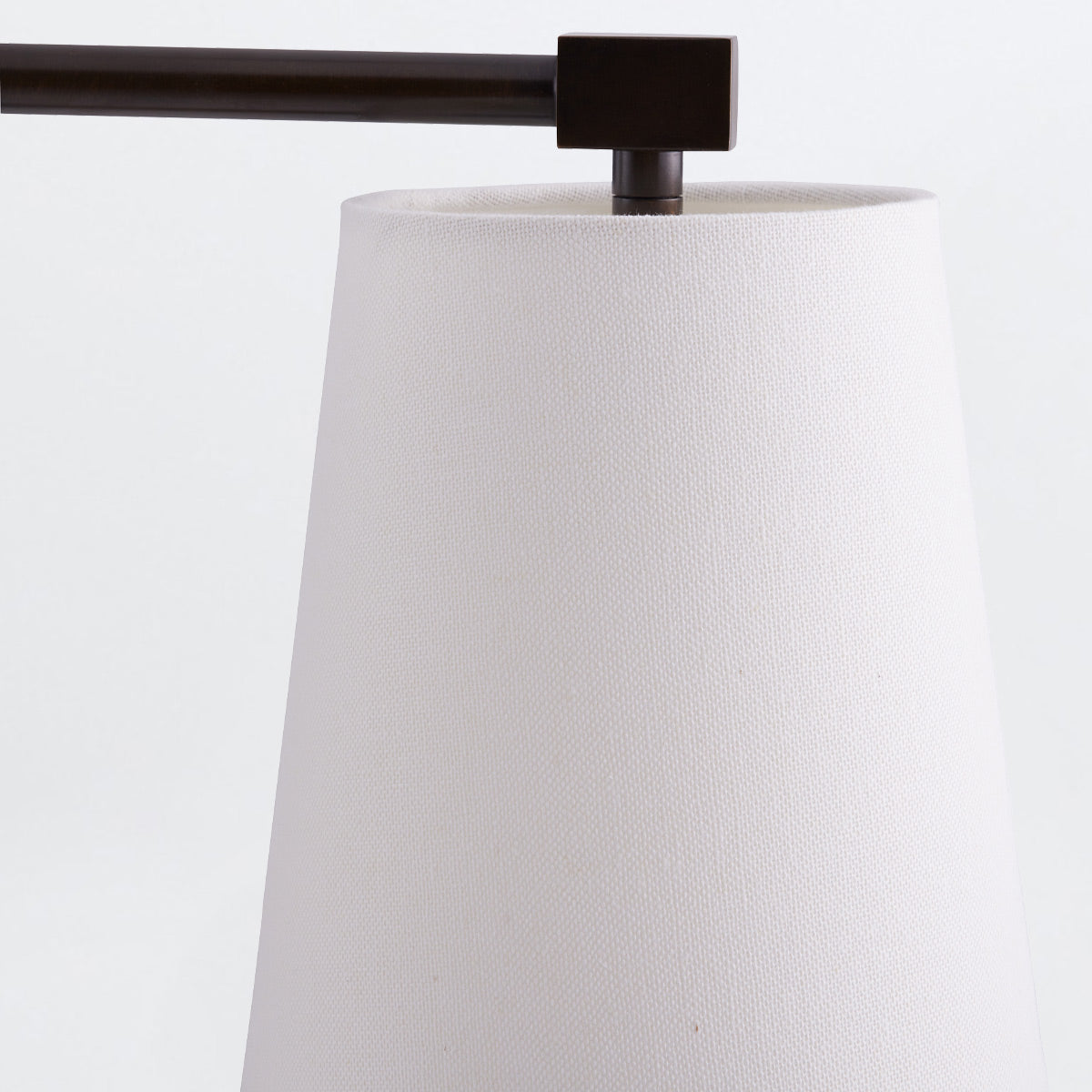 Messina – lampa stołowa z lnianymi kloszami, brąz i alabaster