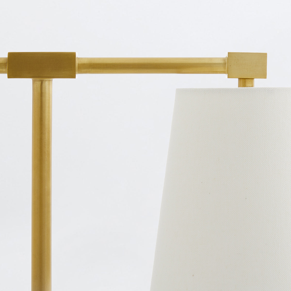 Messina – lampa stołowa z lnianymi kloszami, mosiądz i alabaster