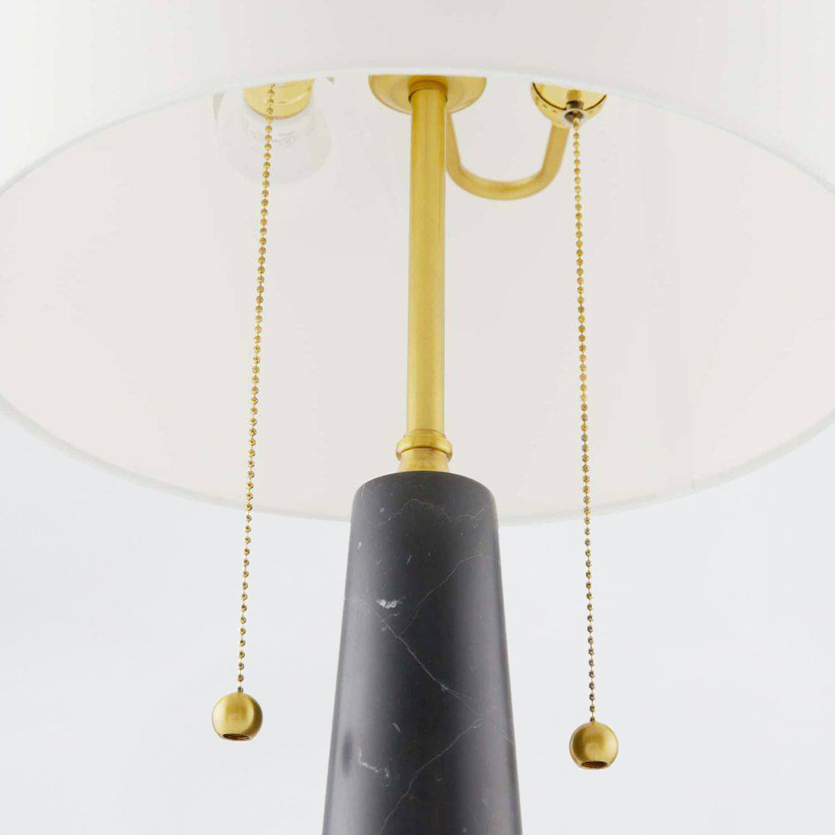 Sidney Black – lampa stołowa z abażurem off-white i czarnym marmurem