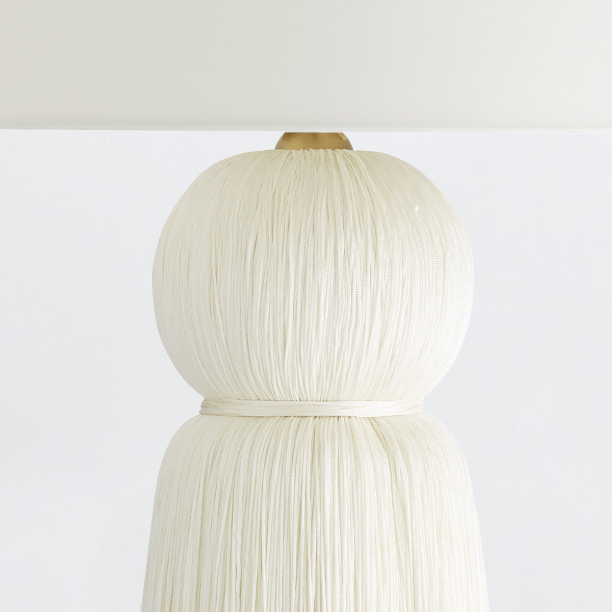 Tassel – lampa stołowa z jedwabistym chwostem kość słoniowa