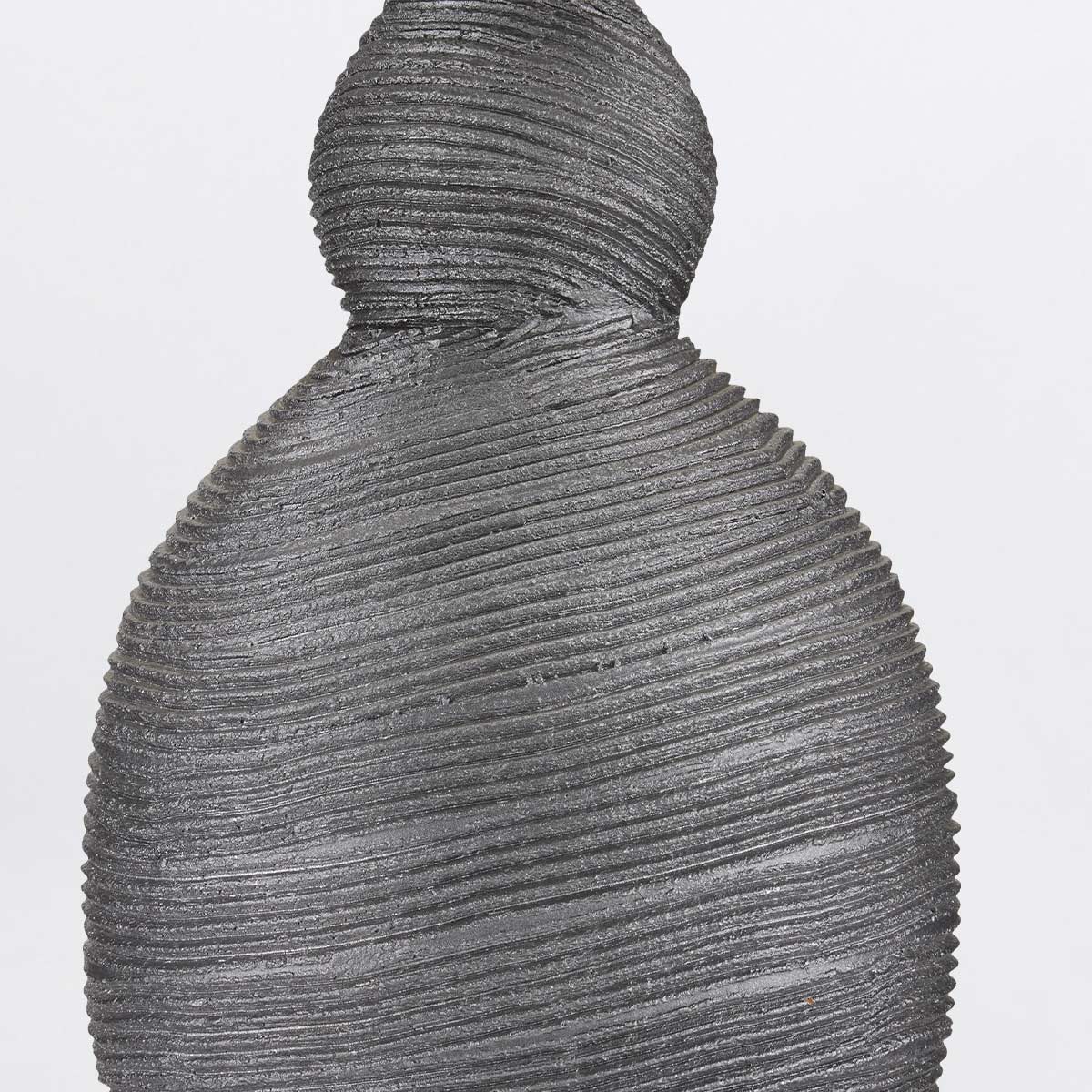 Basalt – ceramiczna lampa stołowa z abażurem jedwabnym shantung