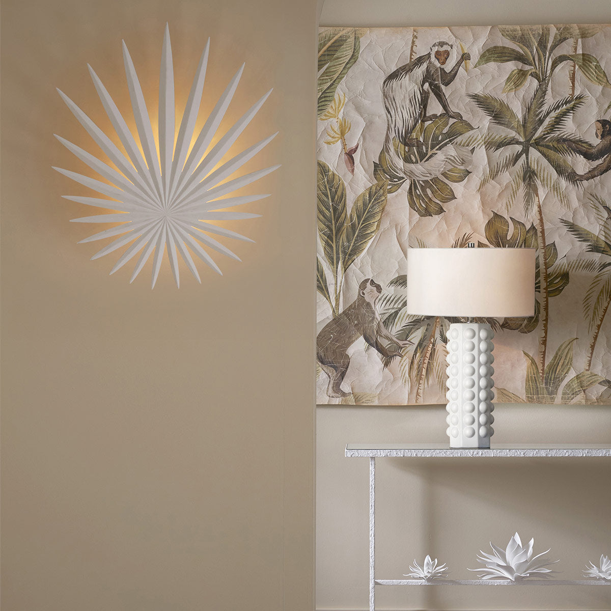Bismarkia Sconce – kinkiet inspirowany liśćmi palmy, kredowa biel