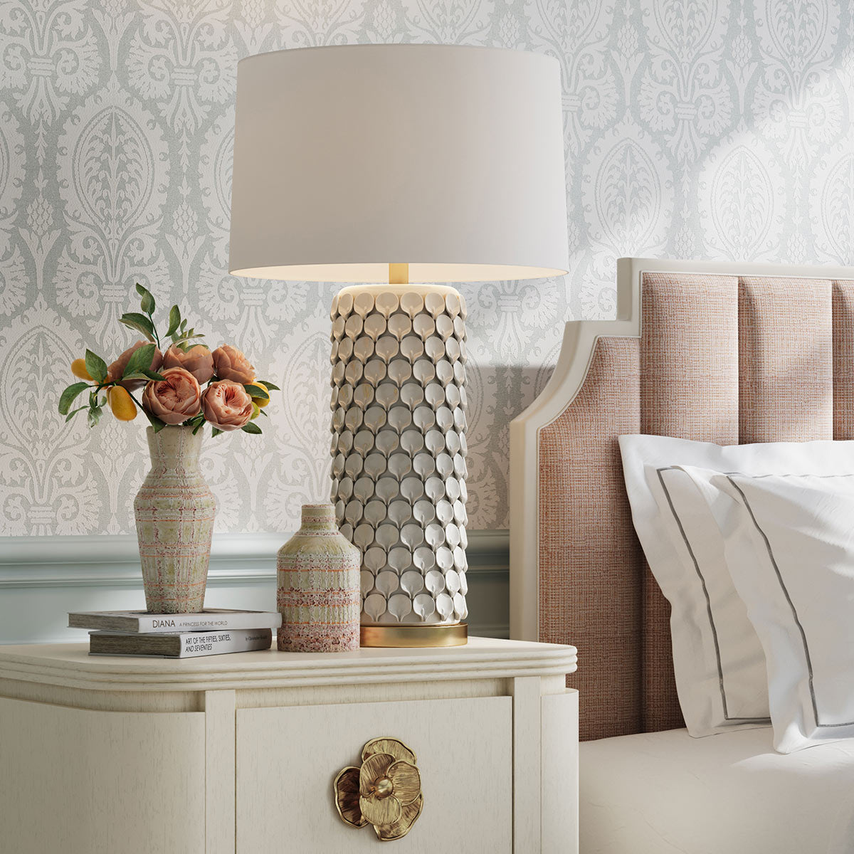 Calla Lily – ceramiczna lampa stołowa z płatkami kwiatów