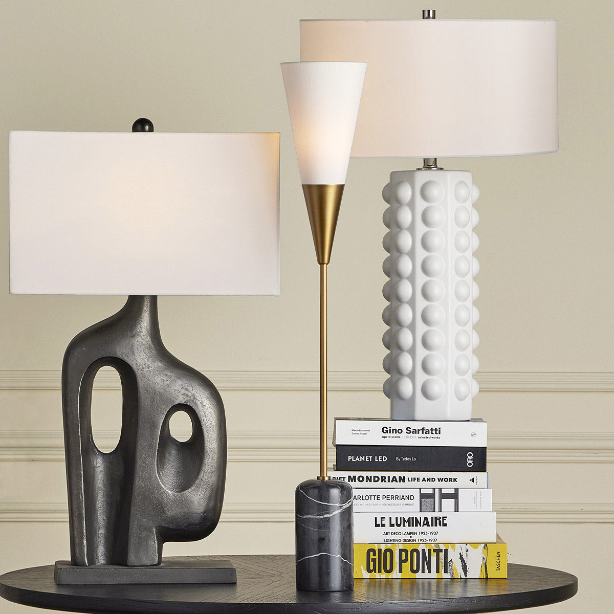 Cassandra – ceramiczna lampa stołowa w stylu retro lat 70.