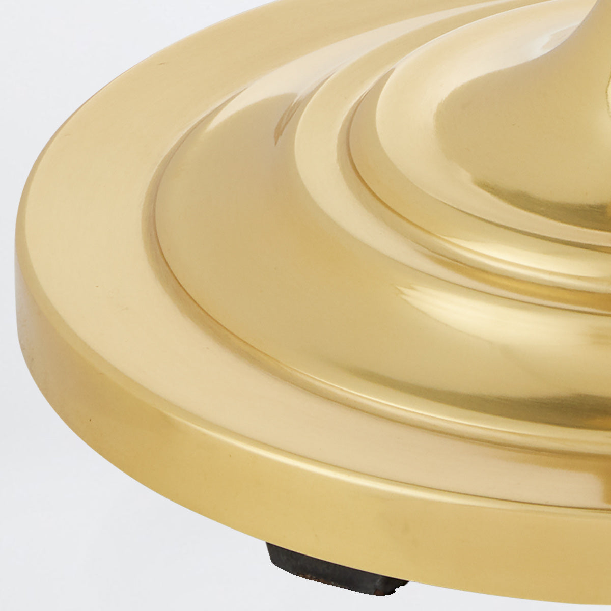 Deauville Floor – lampa podłogowa z plecionym abażurem z trawy morskiej, polerowany mosiądz