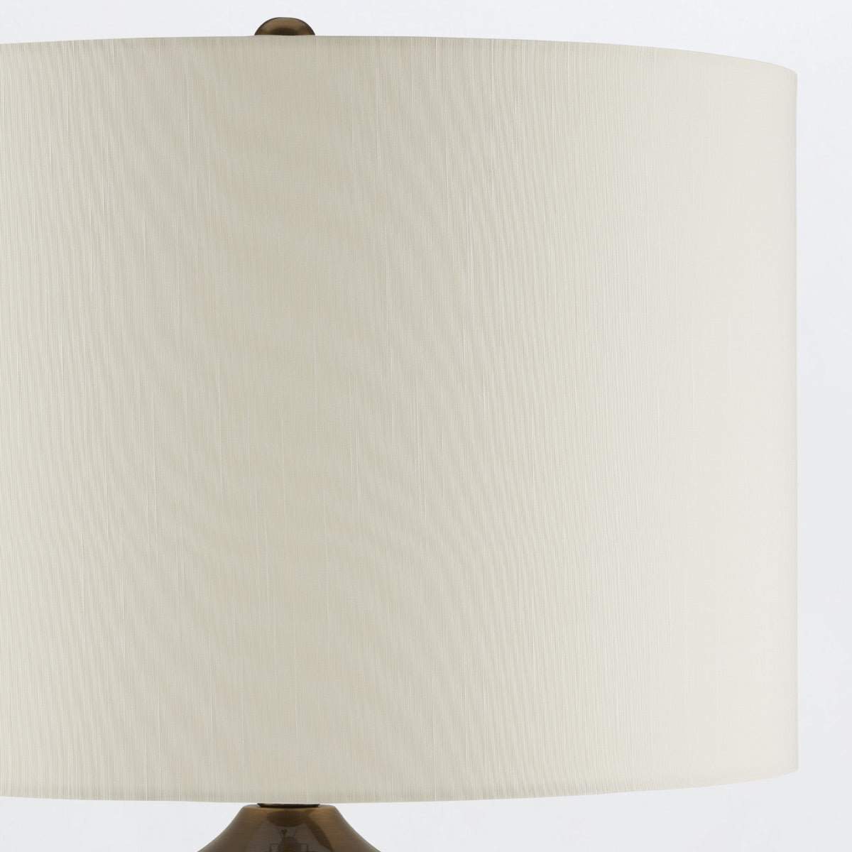 Lilou Red – porcelanowa lampa stołowa czerwień, mosiężne detale i shantung