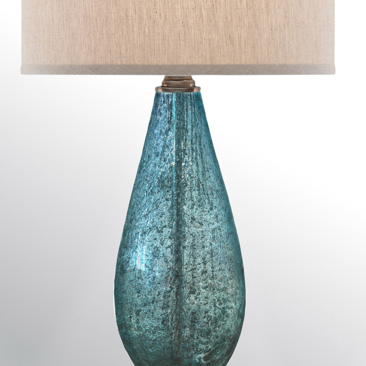Optimist Blue – lampa stołowa z nakrapianego szkła błękit, kryształowa baza i len