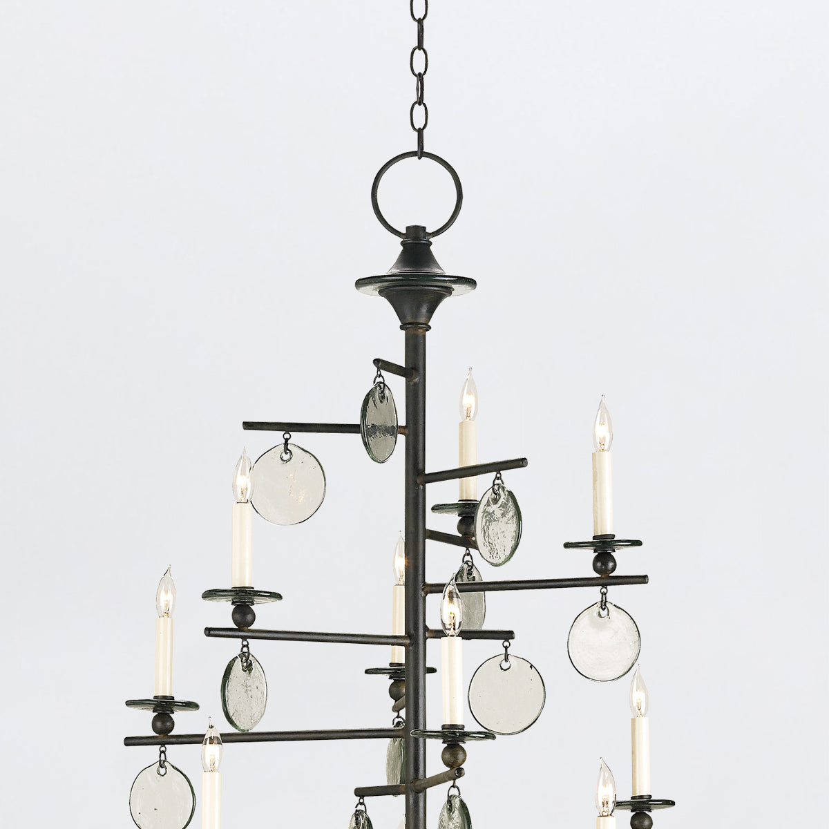 Sethos Grand – wysoki żyrandol z kutego żelaza ze szklanymi dyskami, szkło z recyklinku