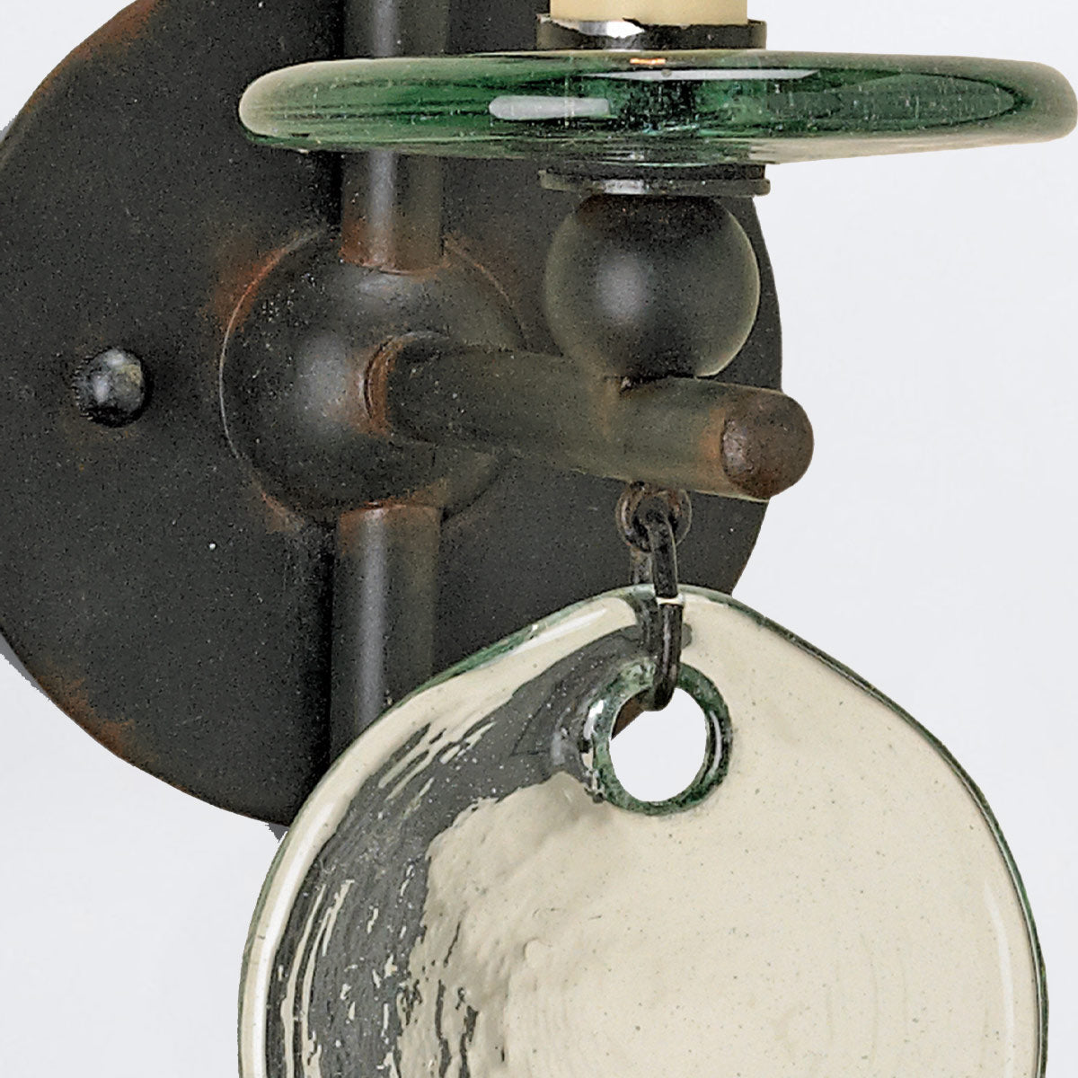 Sethos – kinkiet ścienny z kutego żelaza ze szklanym dyskiem z recyklingu