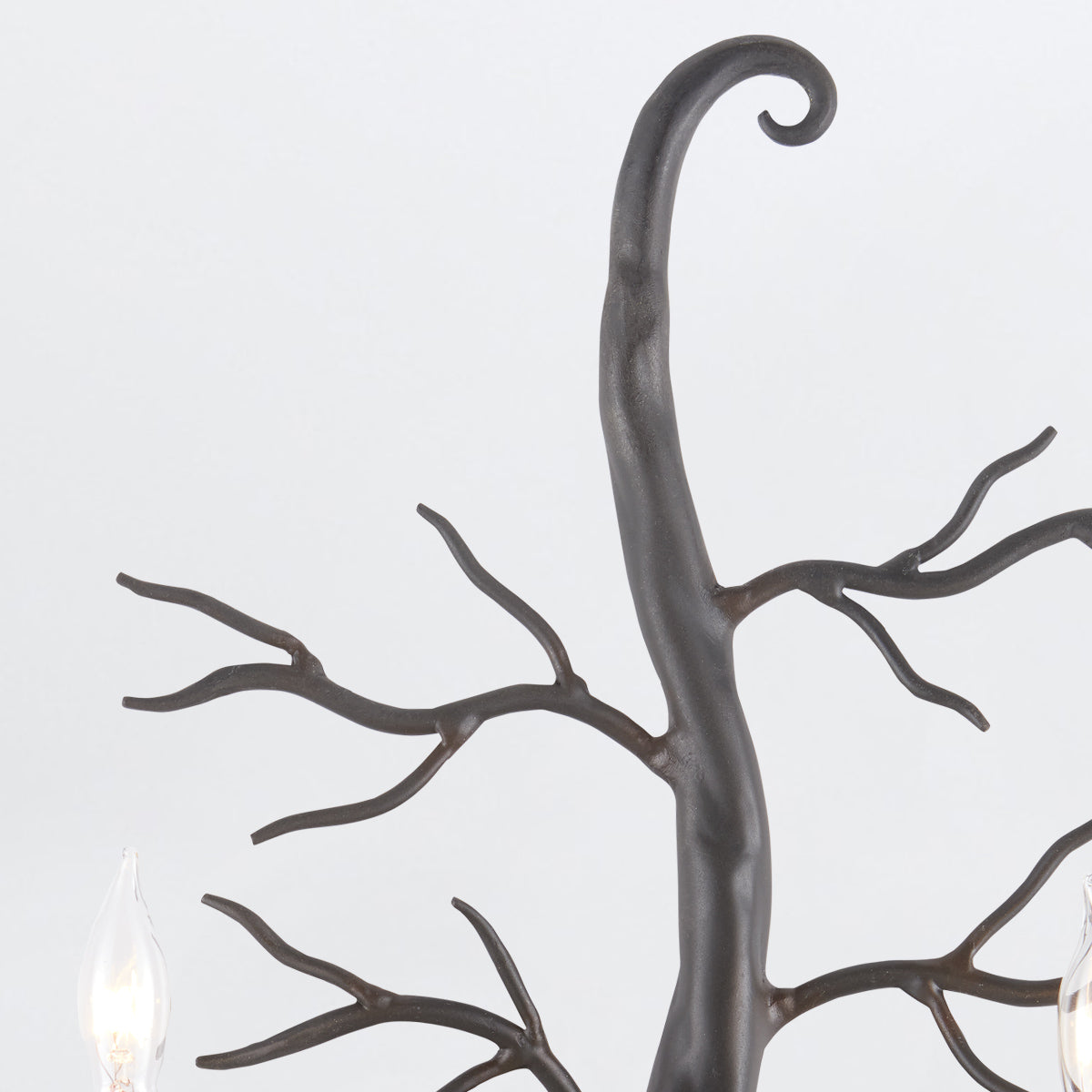 Treetop – kinkiet w formie naturalnej gałęzi z kutego żelaza