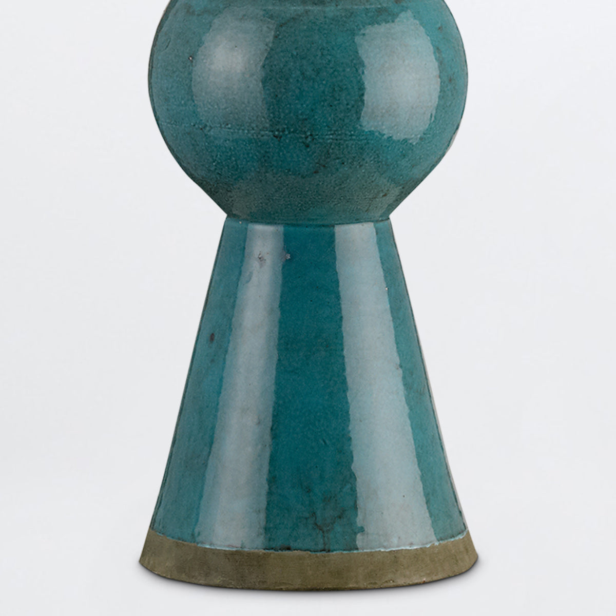 Upbeat Teal – ceramiczna lampa stołowa w odcieniu morskim, kute żelazo i lniany abażur