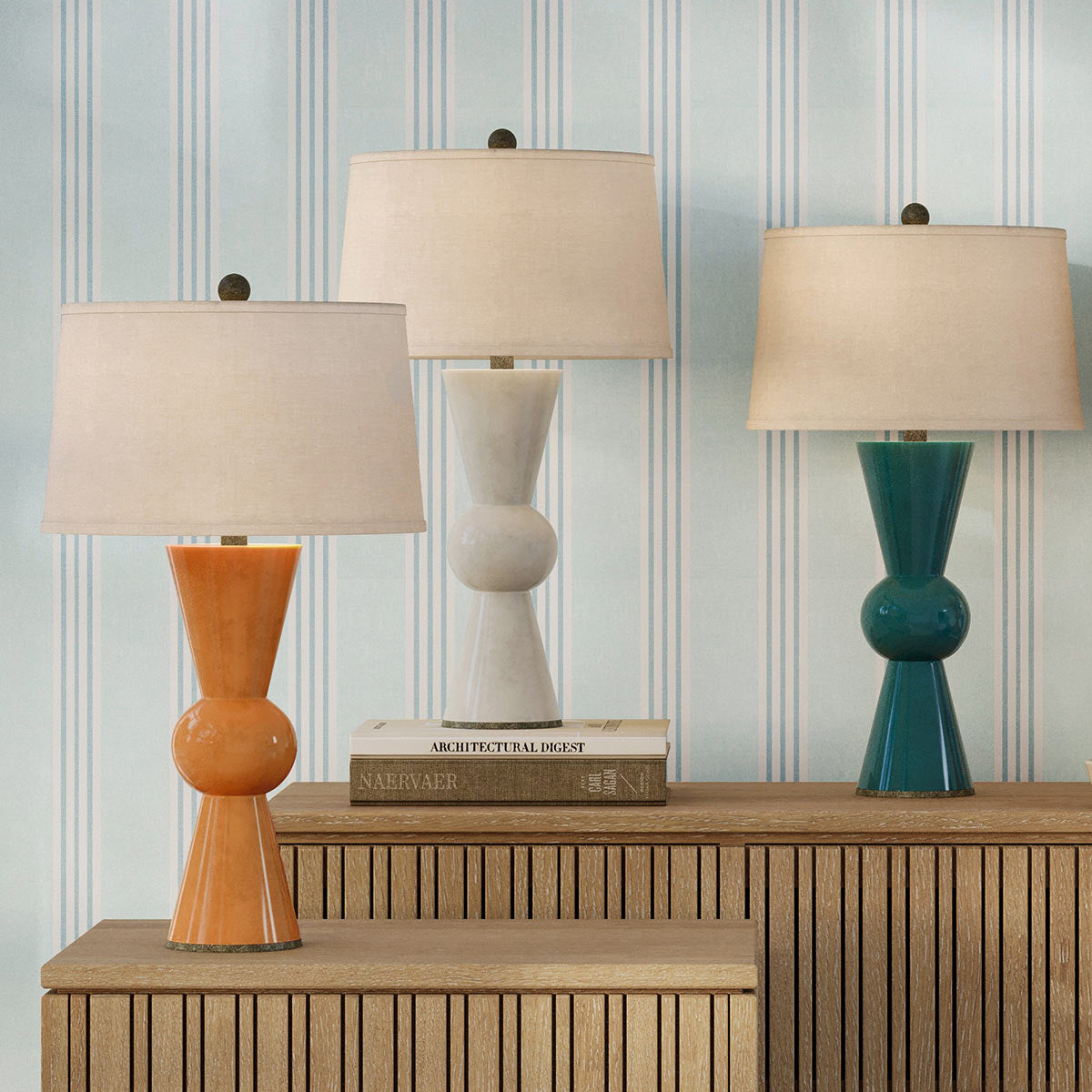 Upbeat White – ceramiczna lampa stołowa antyczna biel, kute żelazo i lniany abażur